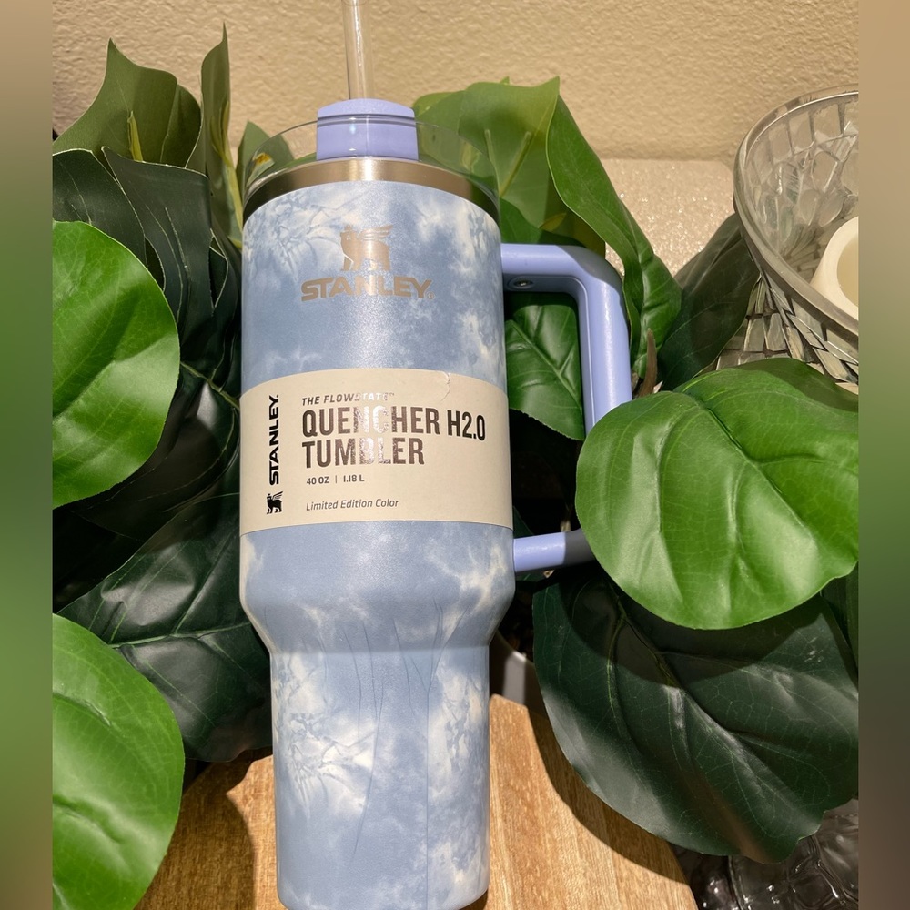 Target Exclusive Stanley 40oz Quencher Ocean Tie Dye H2.0 Tumbler - Picture 3 of 16